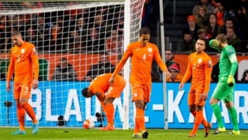 Hoe komt Nederland uit de voetbalcrisis?